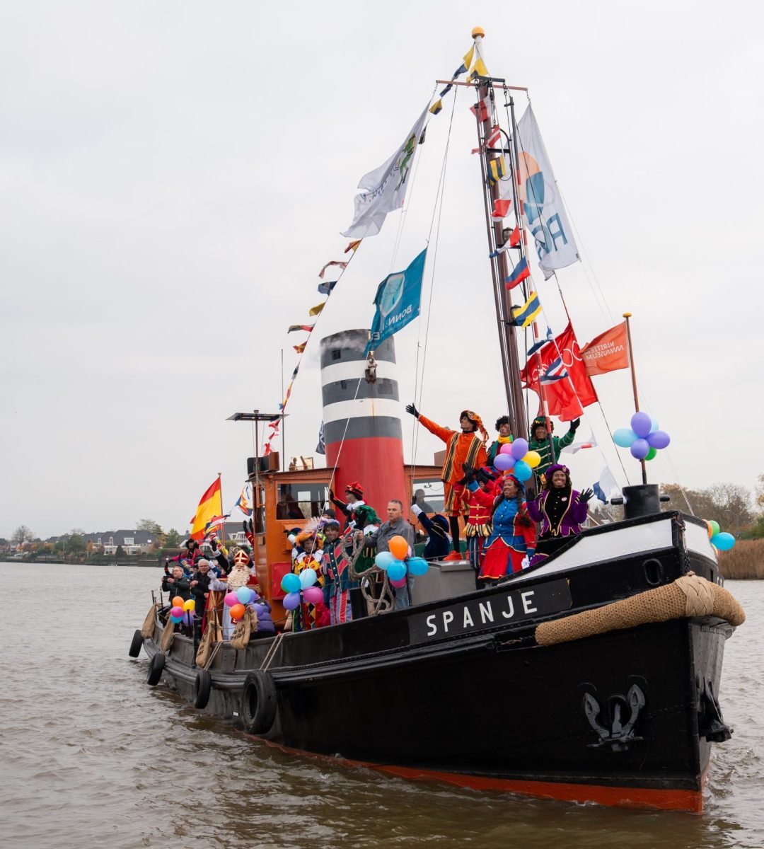 Intocht_Sintenpietnaarwens.nl_Capelle_a-d_IJssel_Reclips-Media_Hr_oologo-14